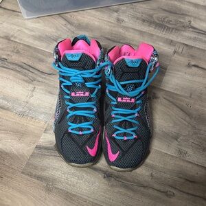 Nike Men's Athletic Shoes in Black and Pink
